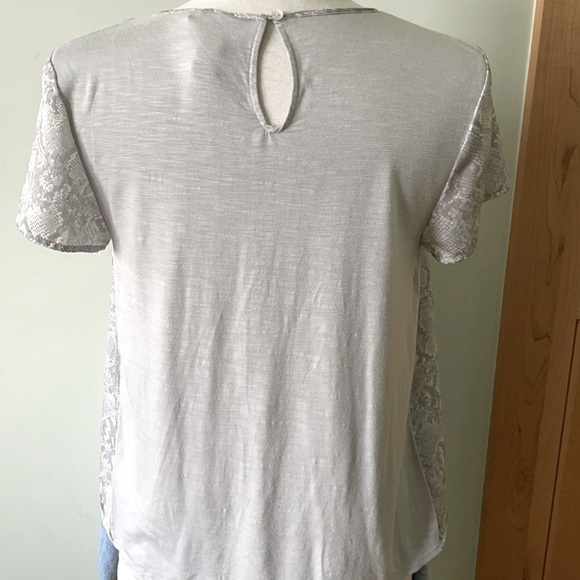🎉 HOST PICK 🎉 Anthropologie Dolan Grey and White Snake Print Satin Top, Size S - Picture 7 of 13